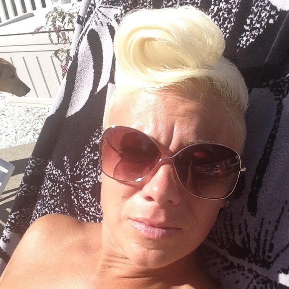 Meet your Posher, Michele - Picture 1 of 1